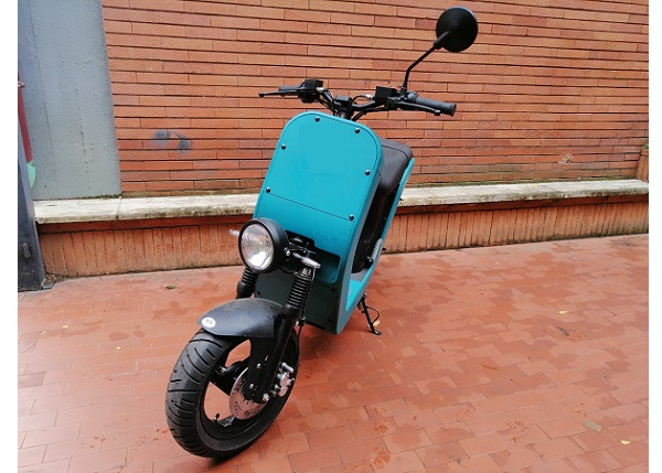 scooter elettrico ME 2.5 usato verde acqua